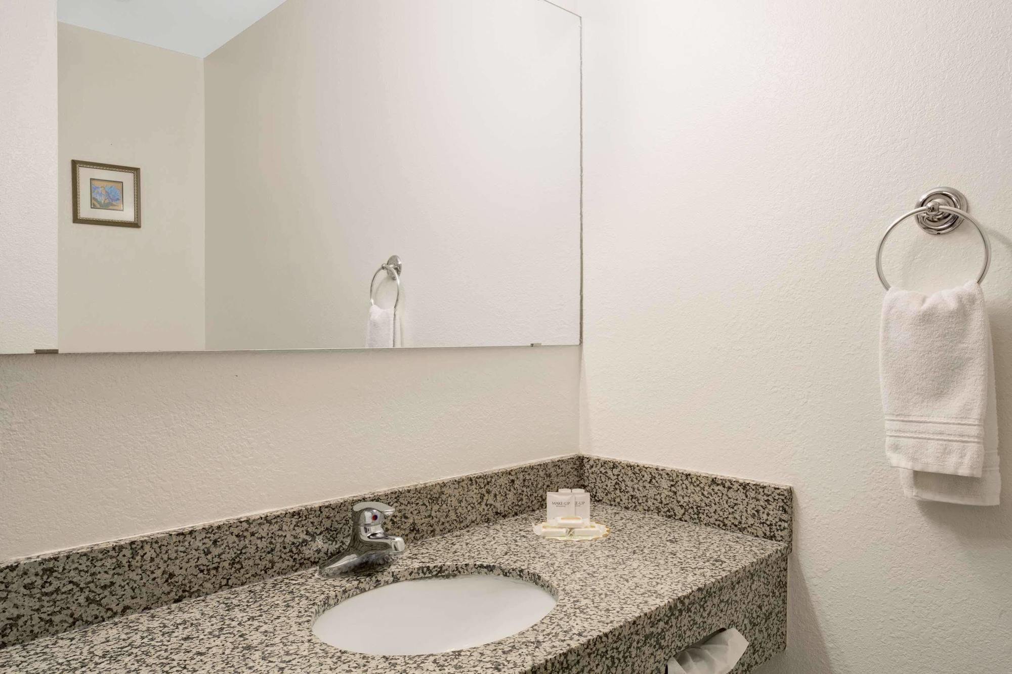 Antelope Inn & Suites Clearfield Buitenkant foto